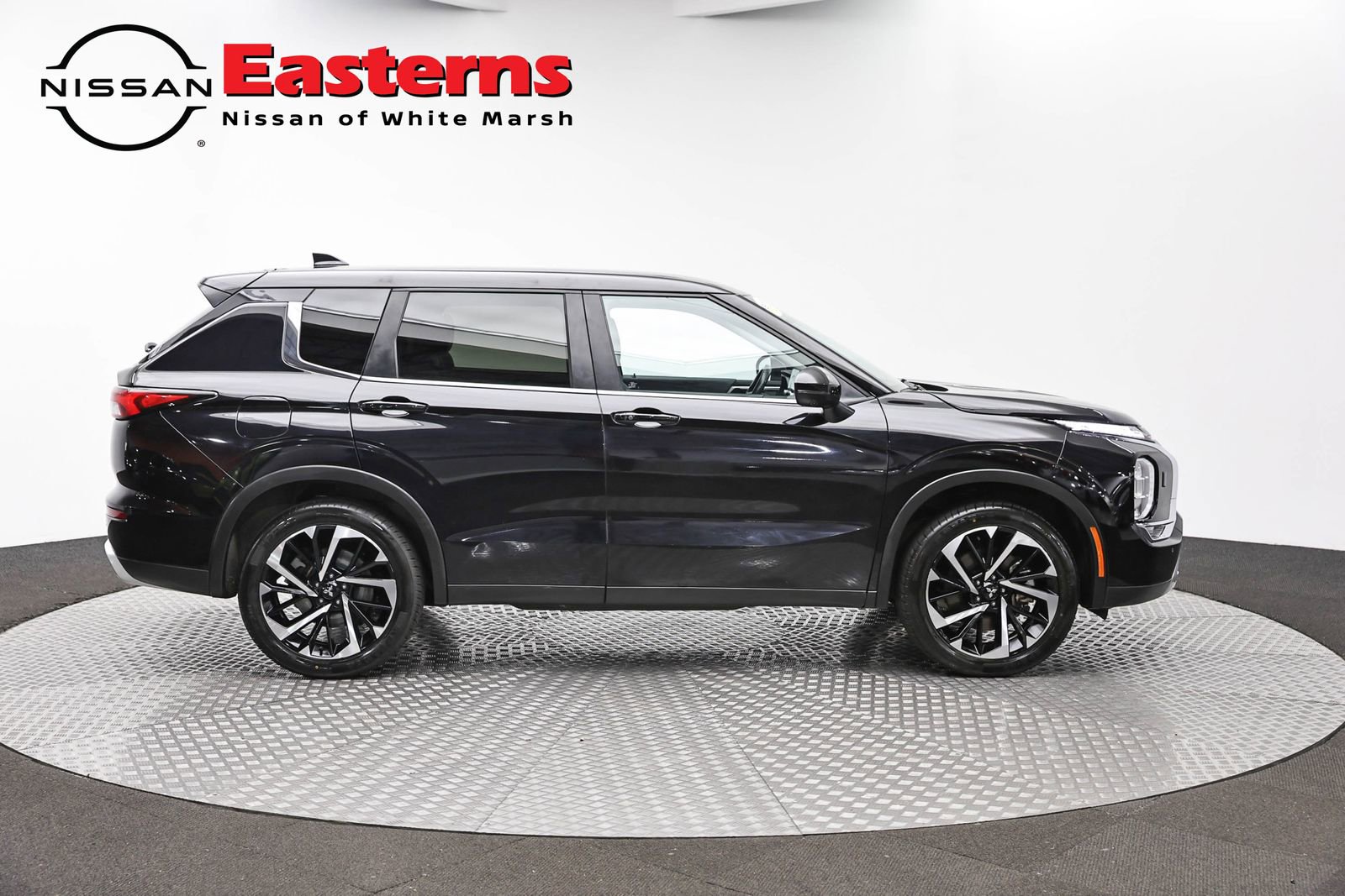 Used 2024 Mitsubishi Outlander AWD image 4