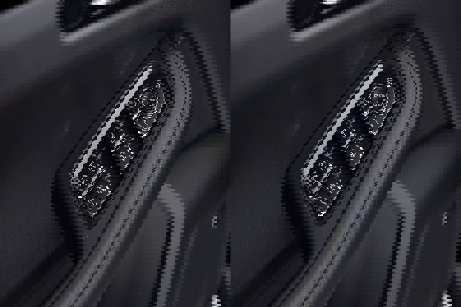 Certified 2025 Porsche Macan Turbo image 18