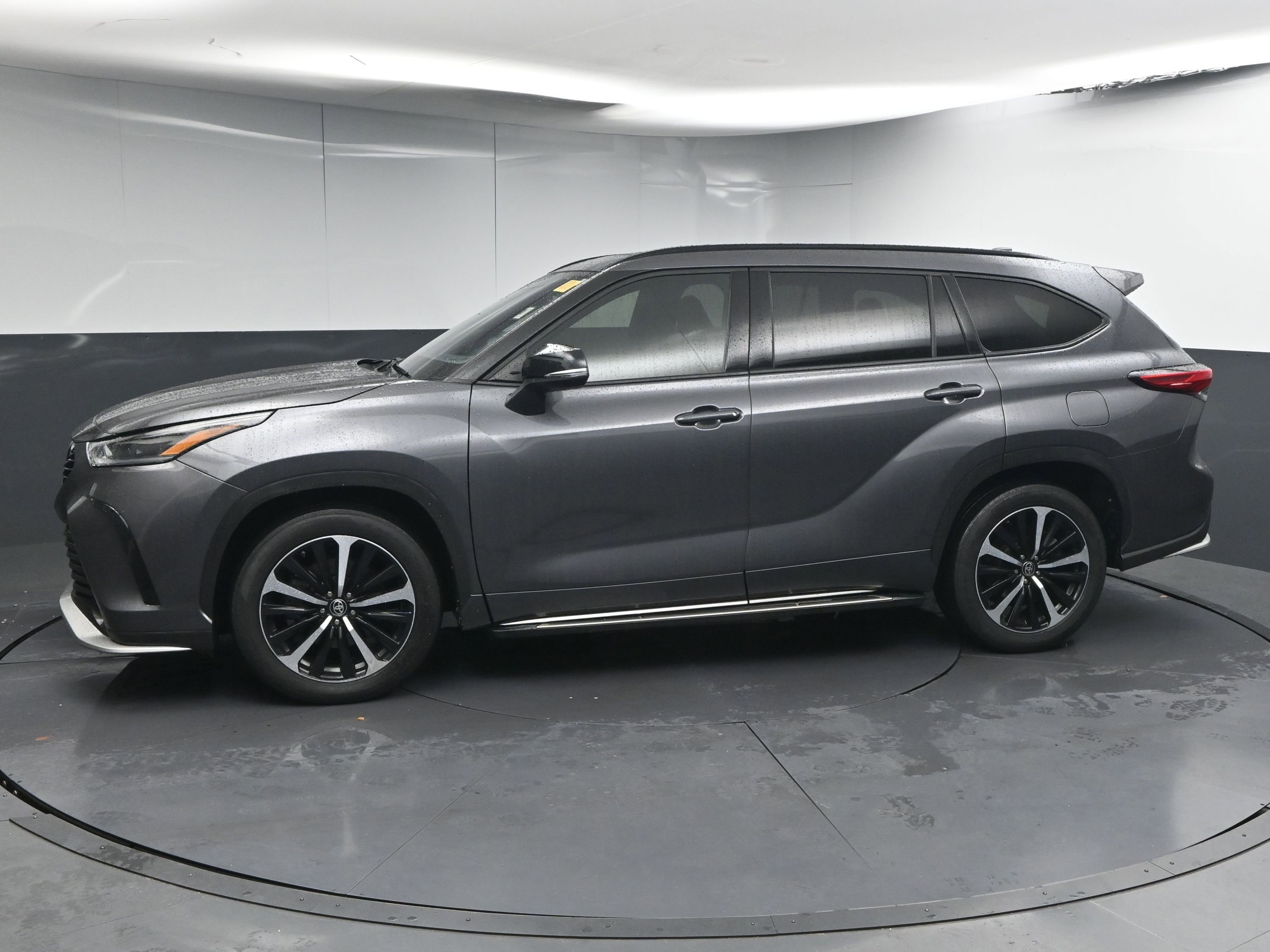 Certified 2021 Toyota Highlander XSE image 5