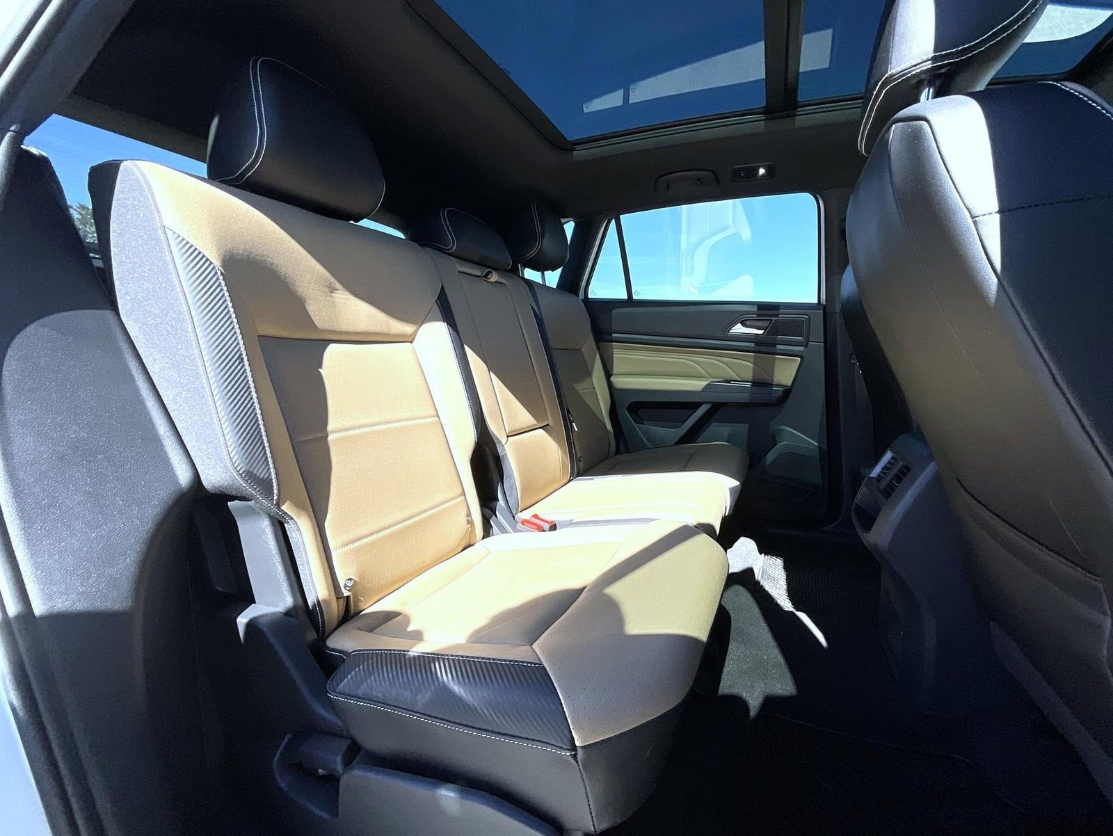 Used 2021 Volkswagen Atlas Cross Sport SE w/ Panoramic Sunroof Package image 20