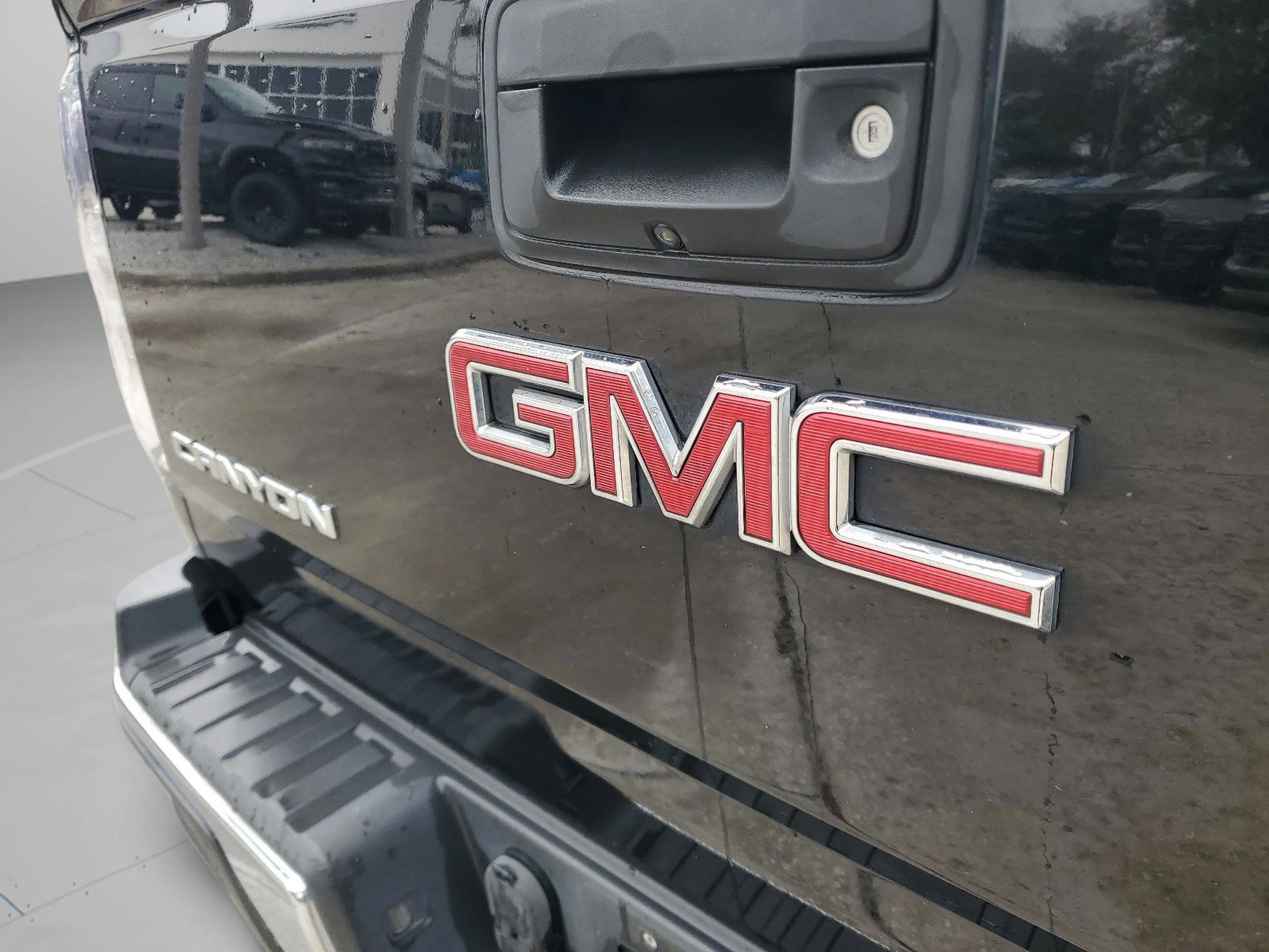 Used 2017 GMC Canyon SLE w/ Nightfall Edition image 31