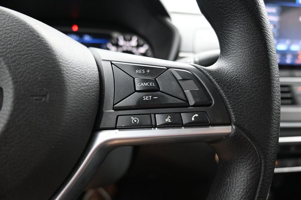 Used 2025 Nissan Altima 2.5 SV FWD image 11