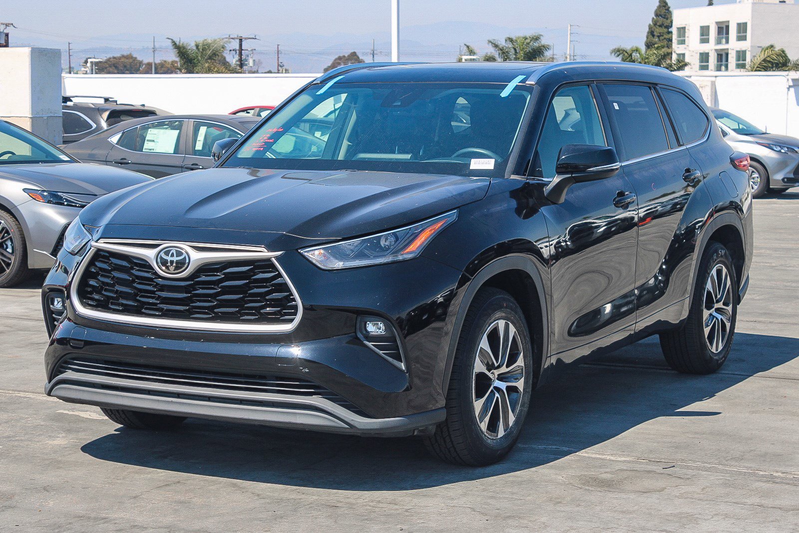 Used 2021 Toyota Highlander XLE FWD image 5