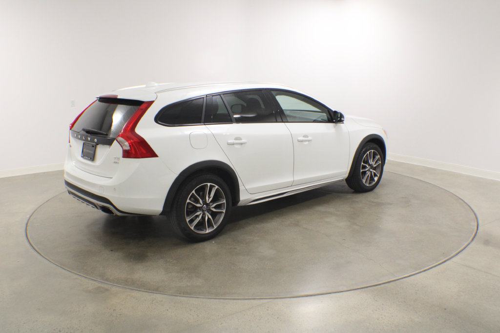 Used 2018 Volvo V60 T5 Cross Country w/ Convenience Package AWD/4WD image 5