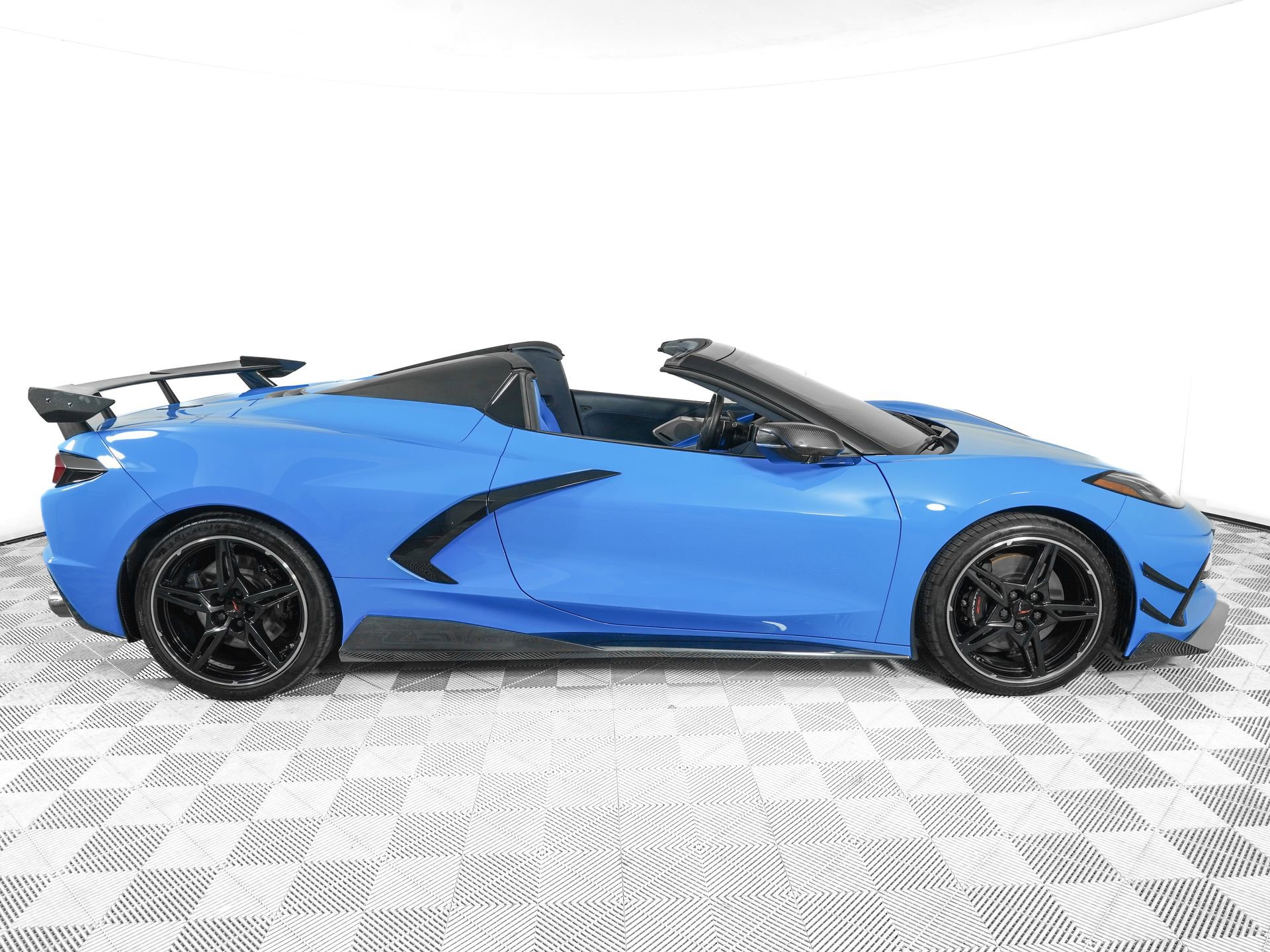 Used 2022 Chevrolet Corvette Stingray Premium Conv w/ Z51 Performance Package RWD image 4