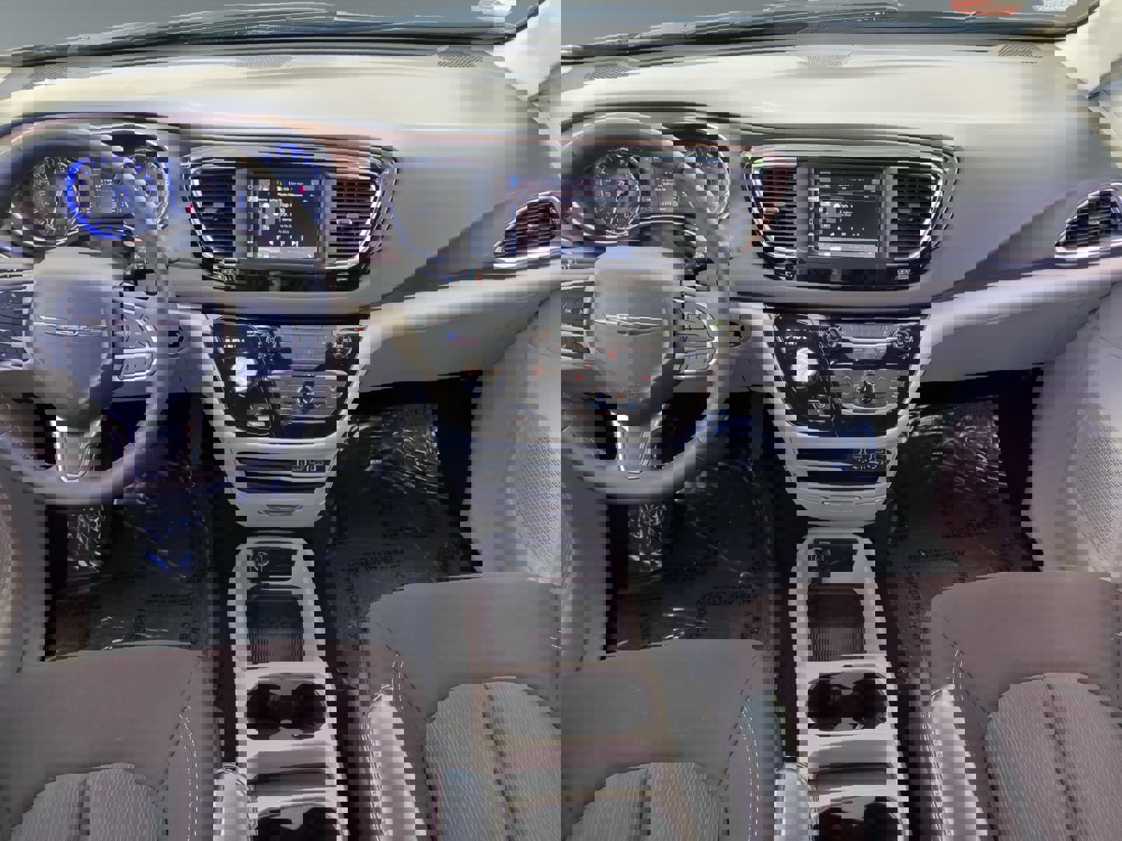 Used 2023 Chrysler Voyager LX image 10