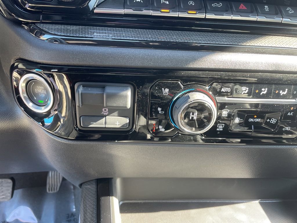 Used 2025 Chevrolet Silverado 1500 ZR2 w/ Technology Package image 17