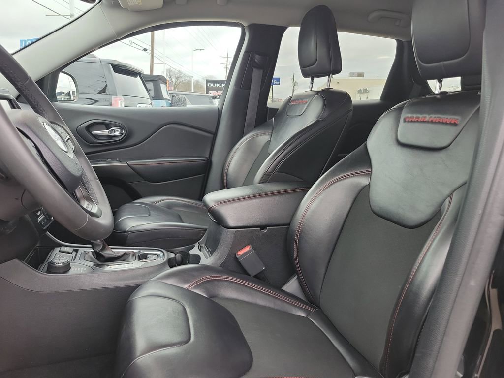 Used 2020 Jeep Cherokee Trailhawk image 16