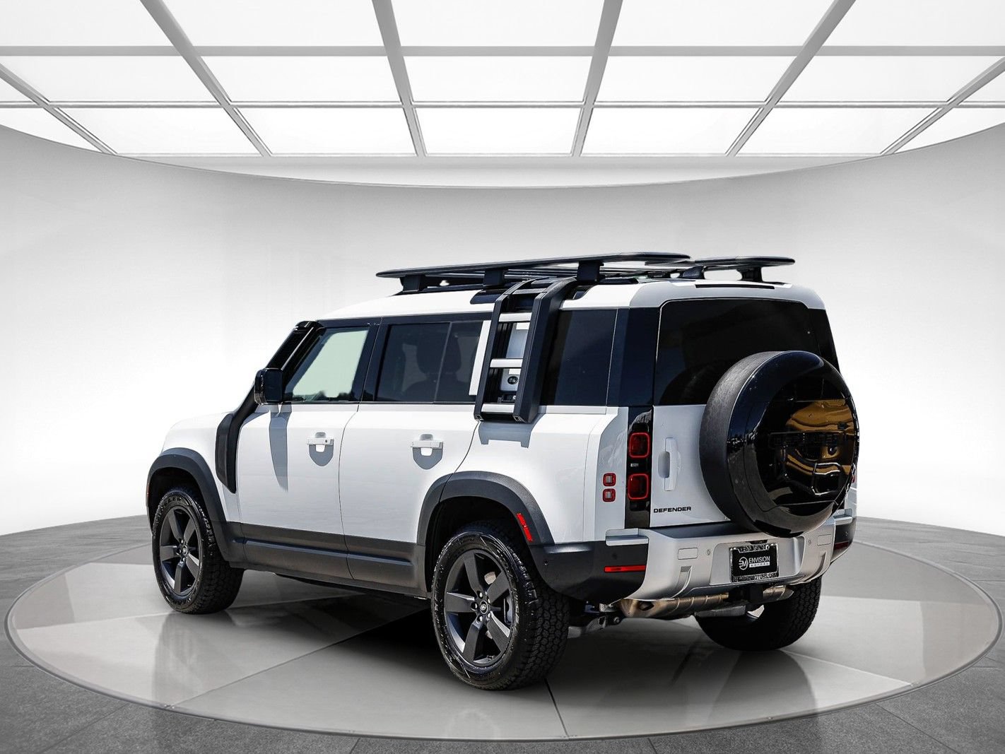Used 2023 Land Rover Defender 110 S AWD/4WD image 2