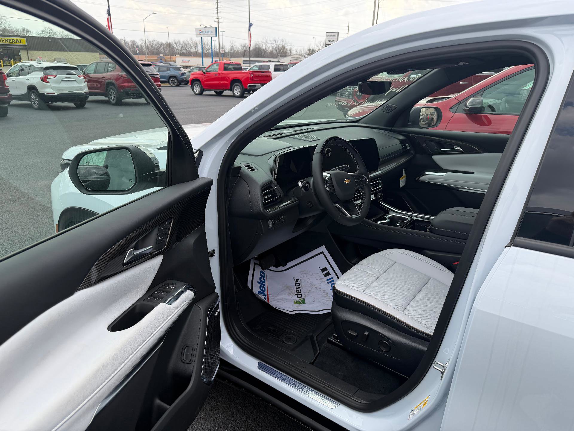 New 2026 Chevrolet Traverse High Country w/ LPO, Floor Liner Package AWD/4WD image 7