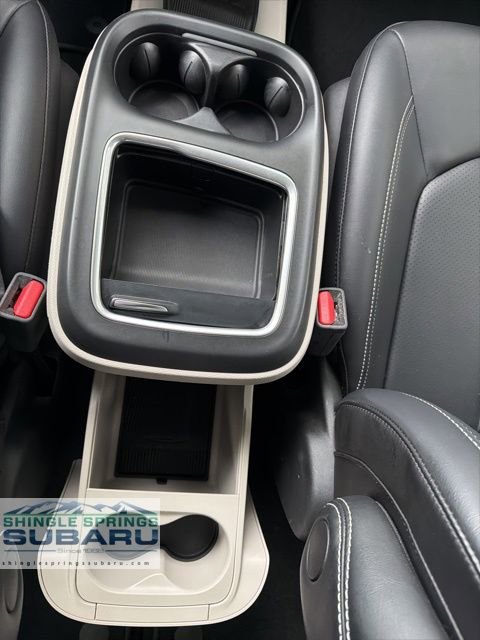 Used 2024 Chrysler Pacifica Touring-L FWD image 27