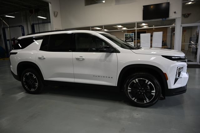 New 2027 Chevrolet Traverse LT w/ Sun and Wheel Package FWD image 4