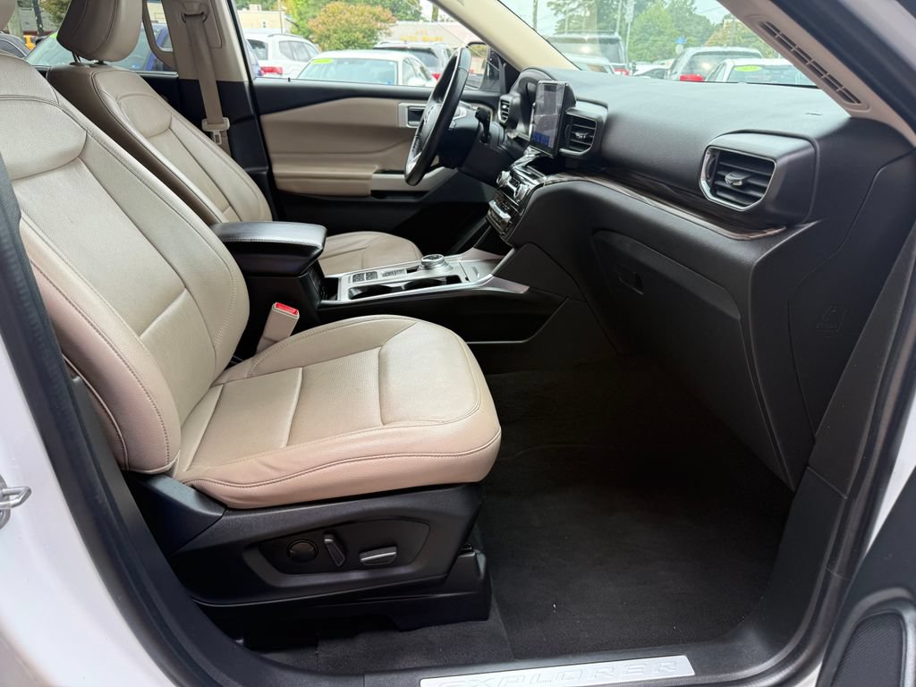Used 2022 Ford Explorer Limited w/ Equipment Group 301A RWD image 26
