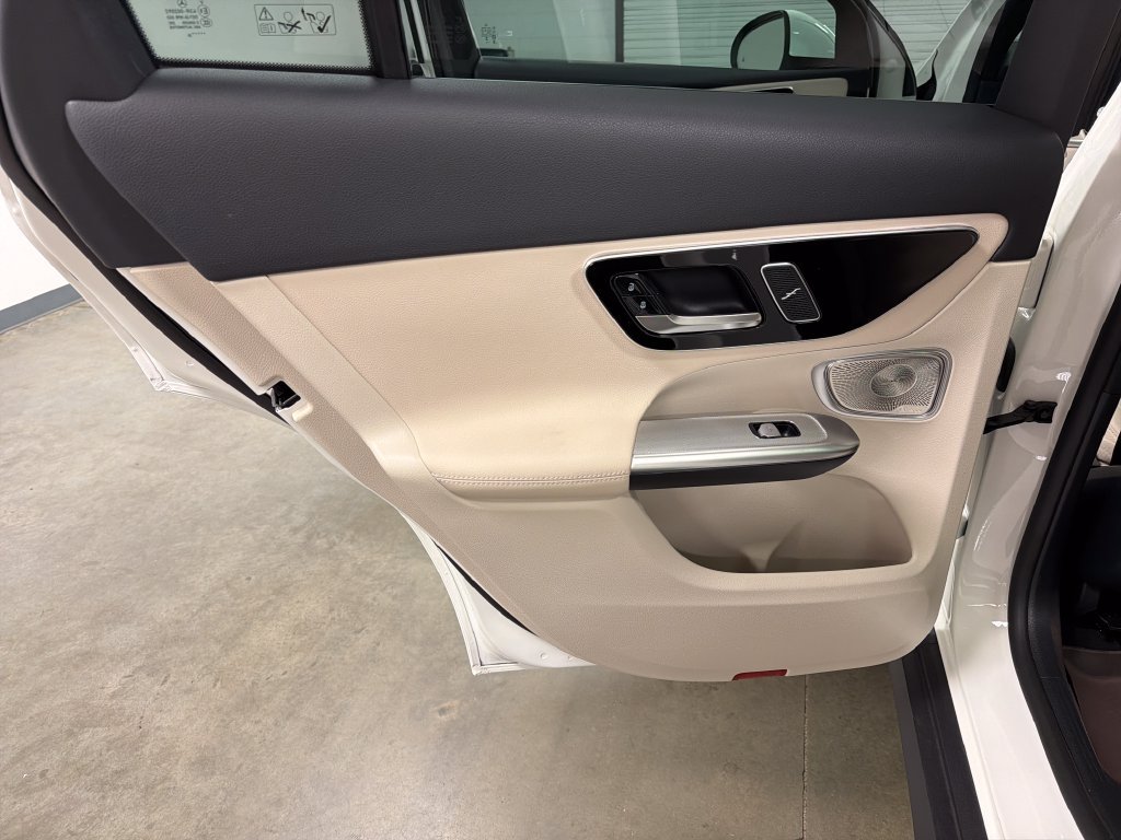 Used 2025 Mercedes-Benz GLC 300 image 26