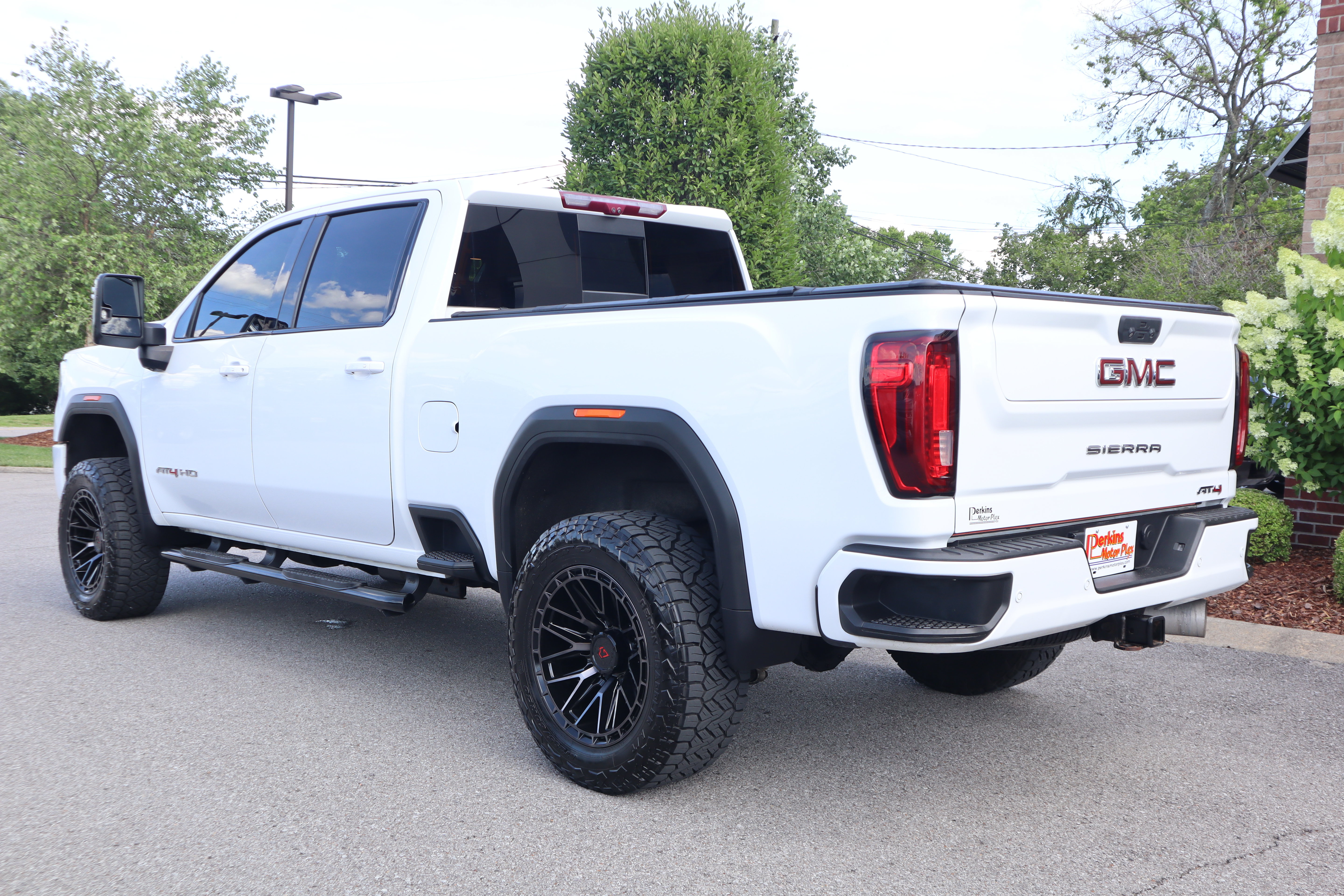 Used 2022 GMC Sierra 2500 AT4 w/ AT4 Premium Plus Package AWD/4WD image 10