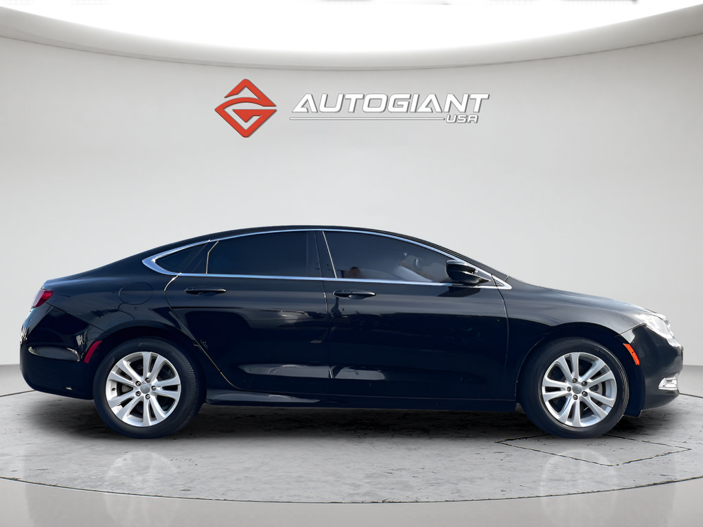 Used 2017 Chrysler 200 Limited Platinum FWD image 9