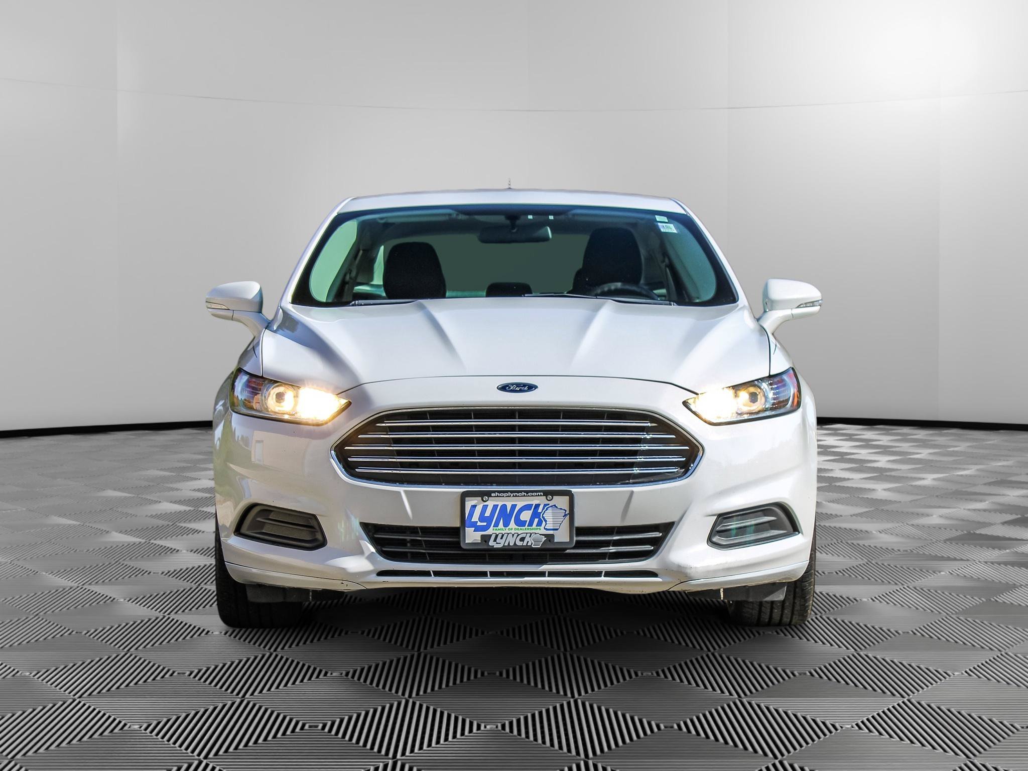 Used 2016 Ford Fusion SE FWD image 5