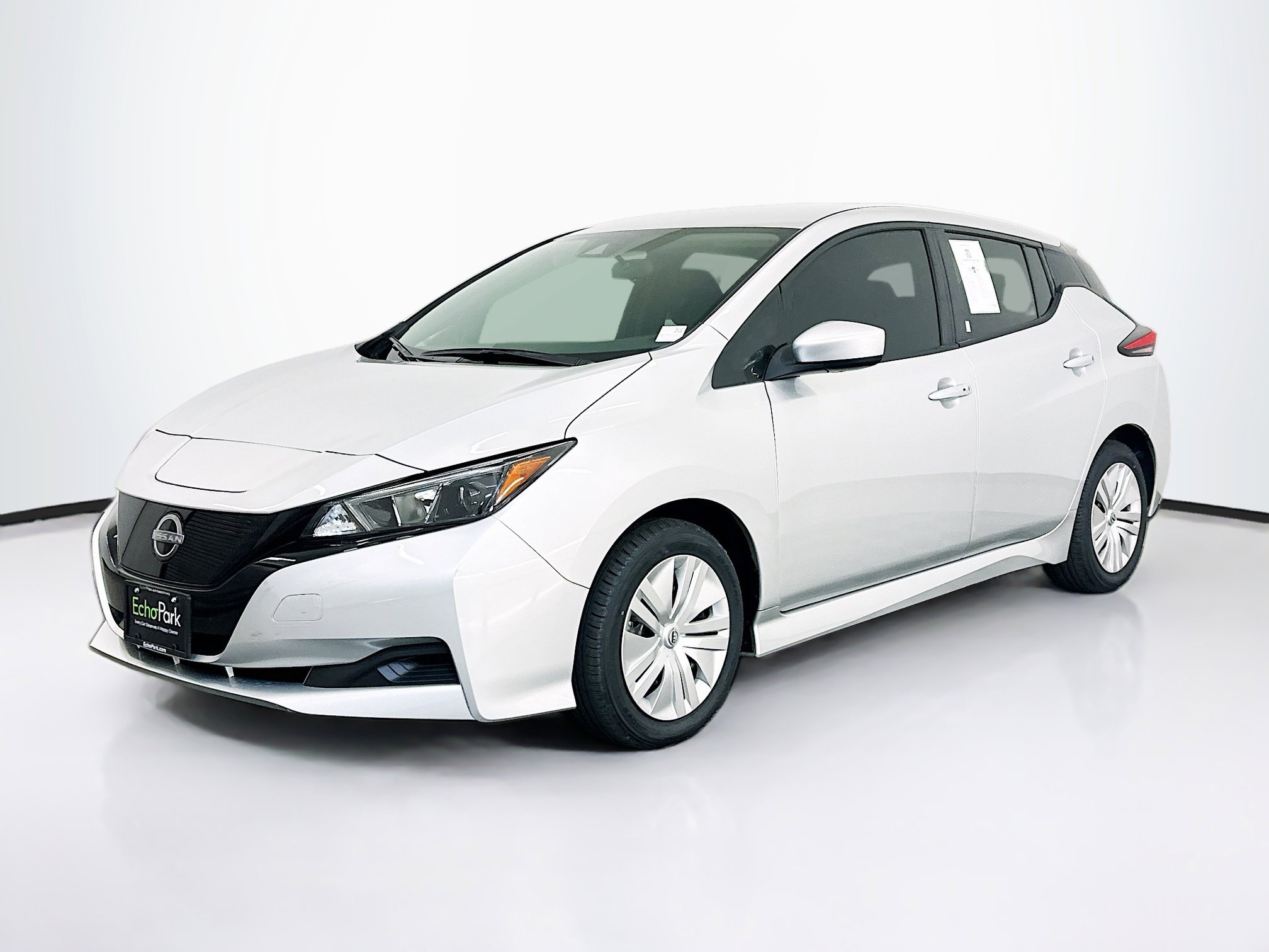 Used 2024 Nissan Leaf S image 3