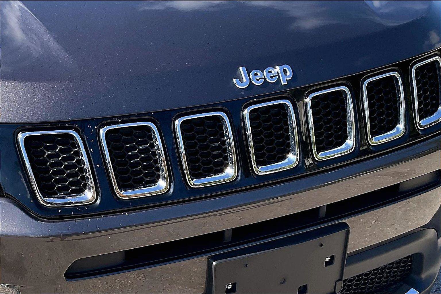 Used 2021 Jeep Compass Limited w/ Sun and Sound Group AWD/4WD image 35