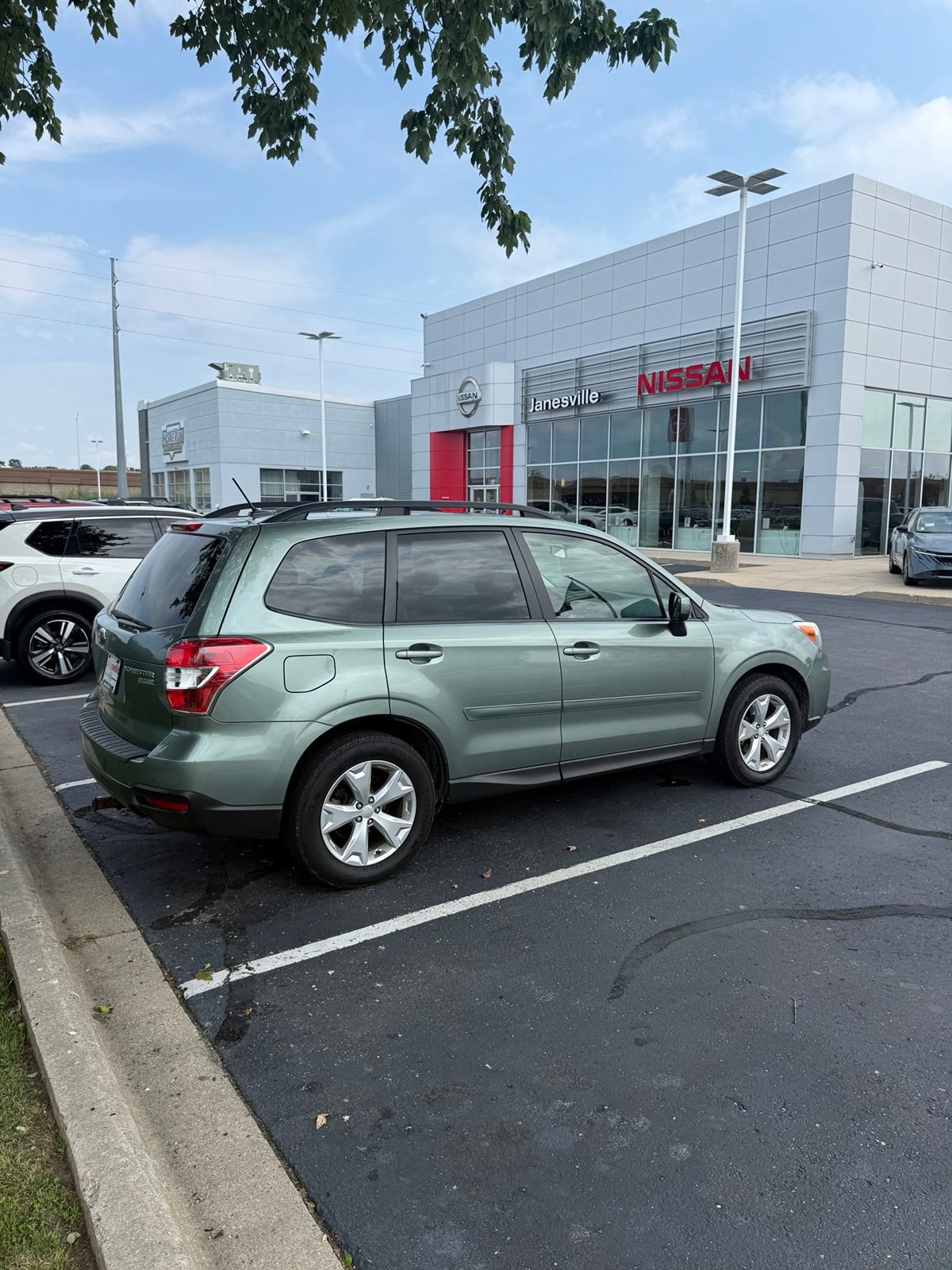 Used 2015 Subaru Forester 2.5i Premium AWD/4WD image 4