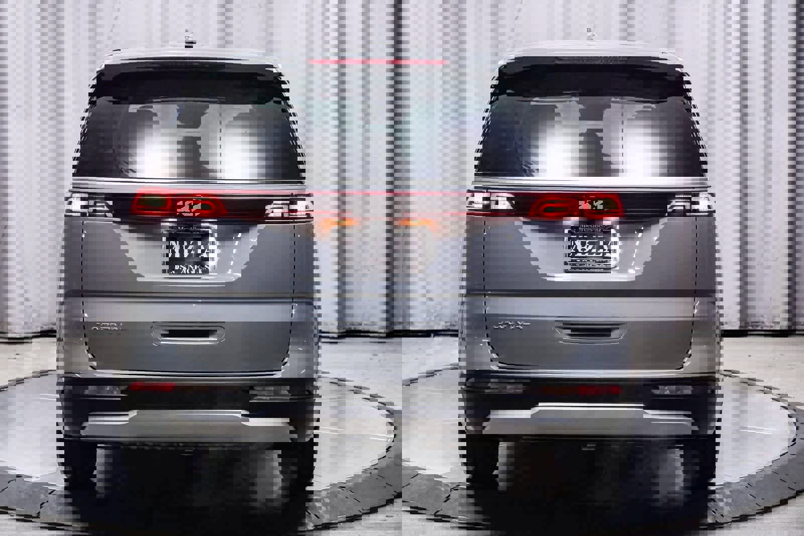 Used 2024 Kia Carnival EX image 3