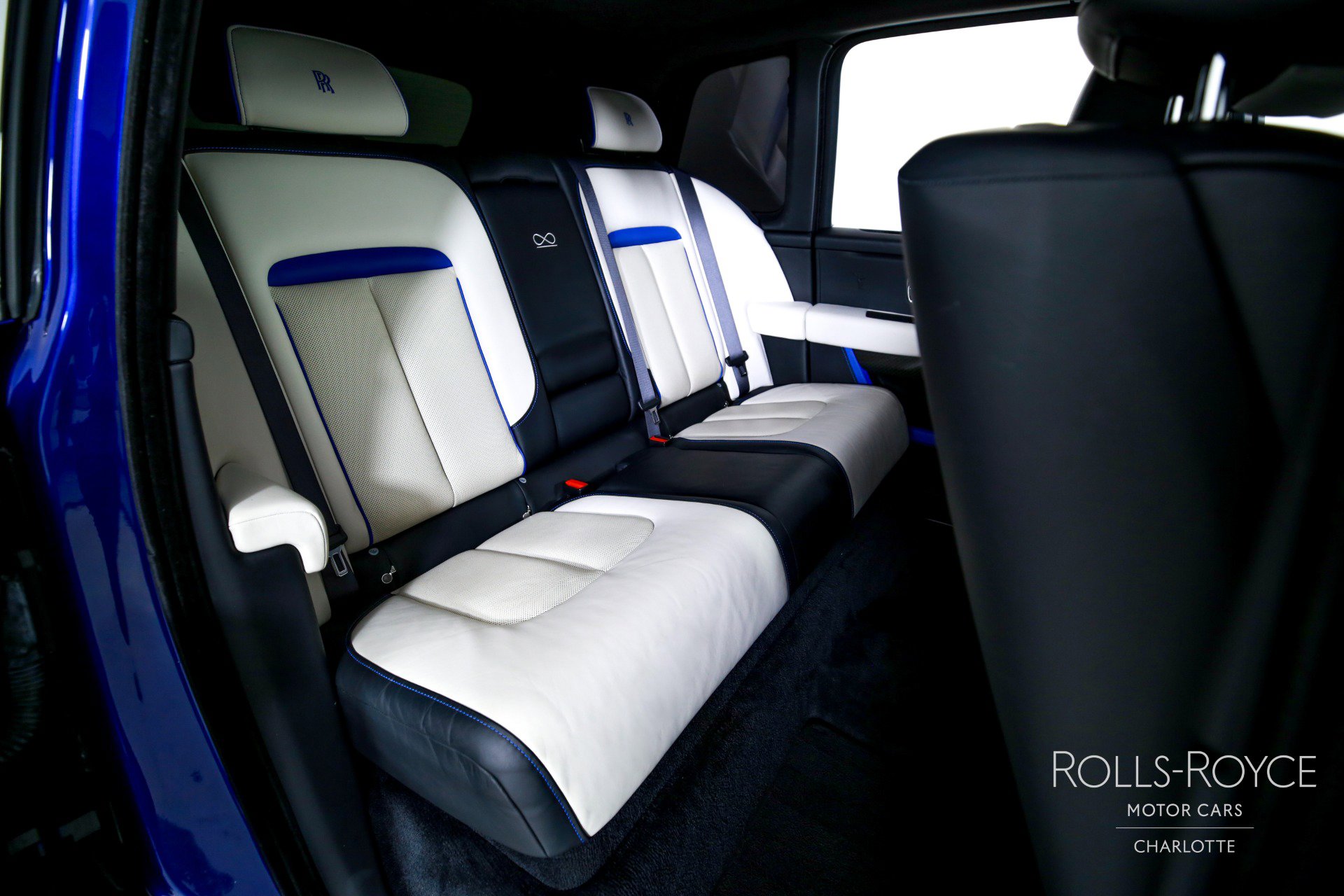 Used 2021 Rolls-Royce Cullinan Black Badge image 27