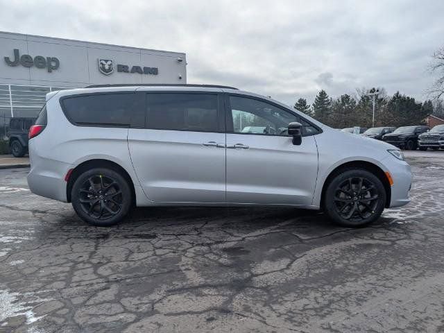 New 2026 Chrysler Pacifica Limited w/ S Appearance Package AWD/4WD image 2