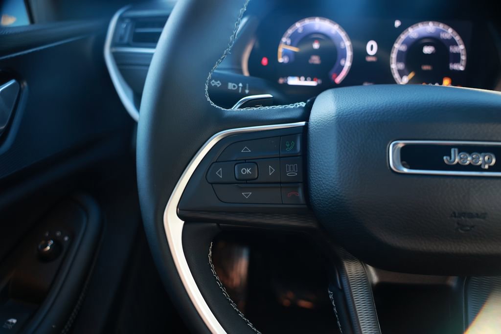New 2025 Jeep Grand Cherokee Altitude image 17