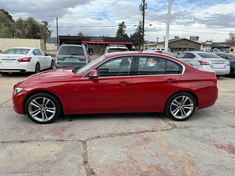 Used 2017 BMW 330i xDrive Sedan AWD/4WD image 4