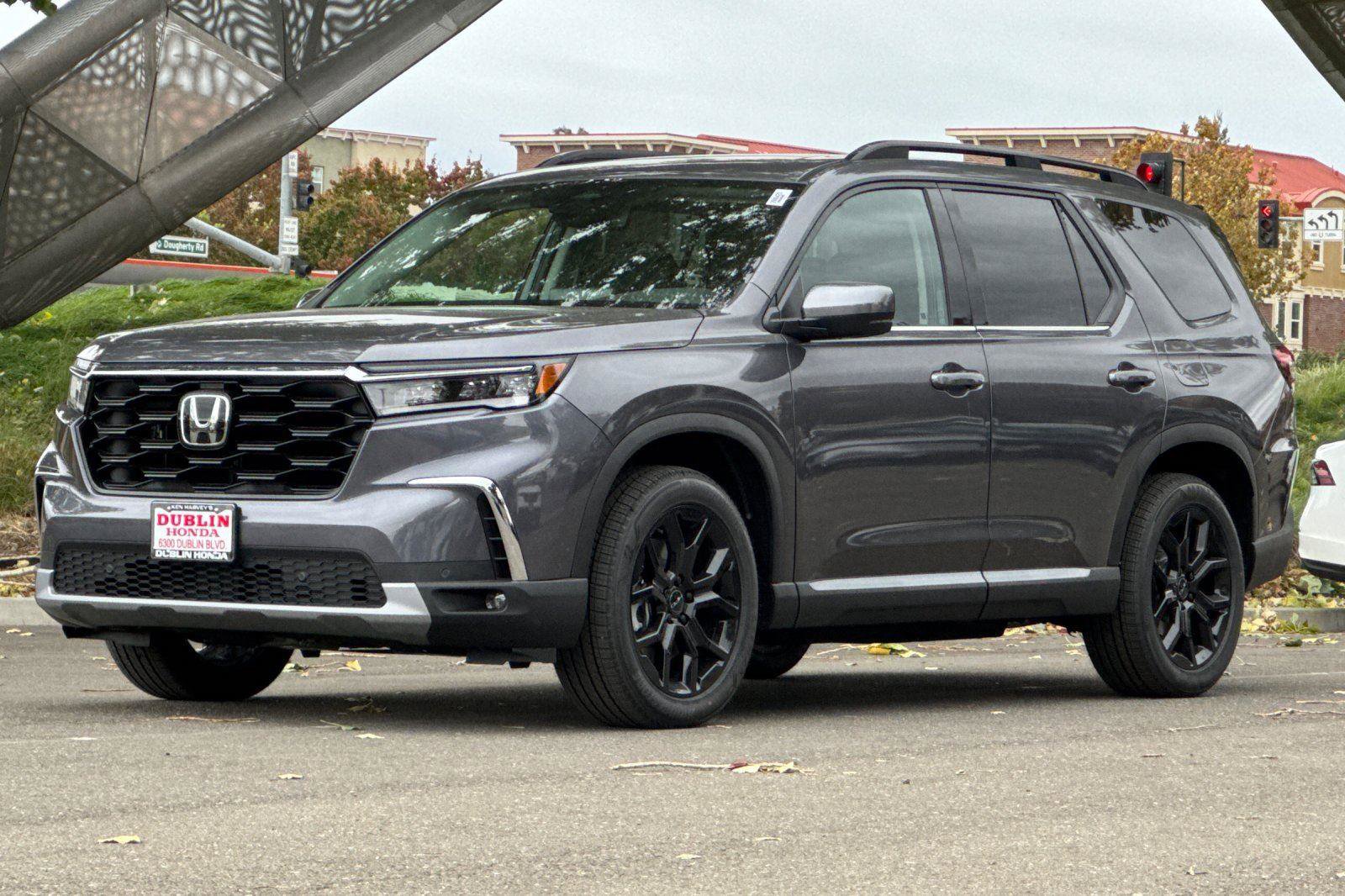 New 2025 Honda Pilot Touring image 8