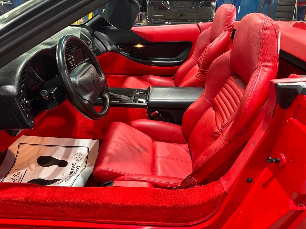 Used 1995 Chevrolet Corvette Convertible RWD image 9