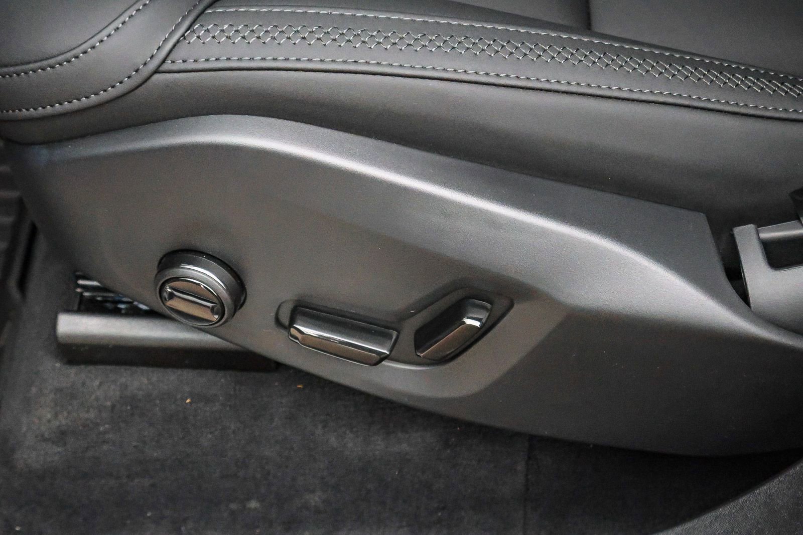 New 2026 Volvo XC90 B6 Plus w/ Protection Package image 30