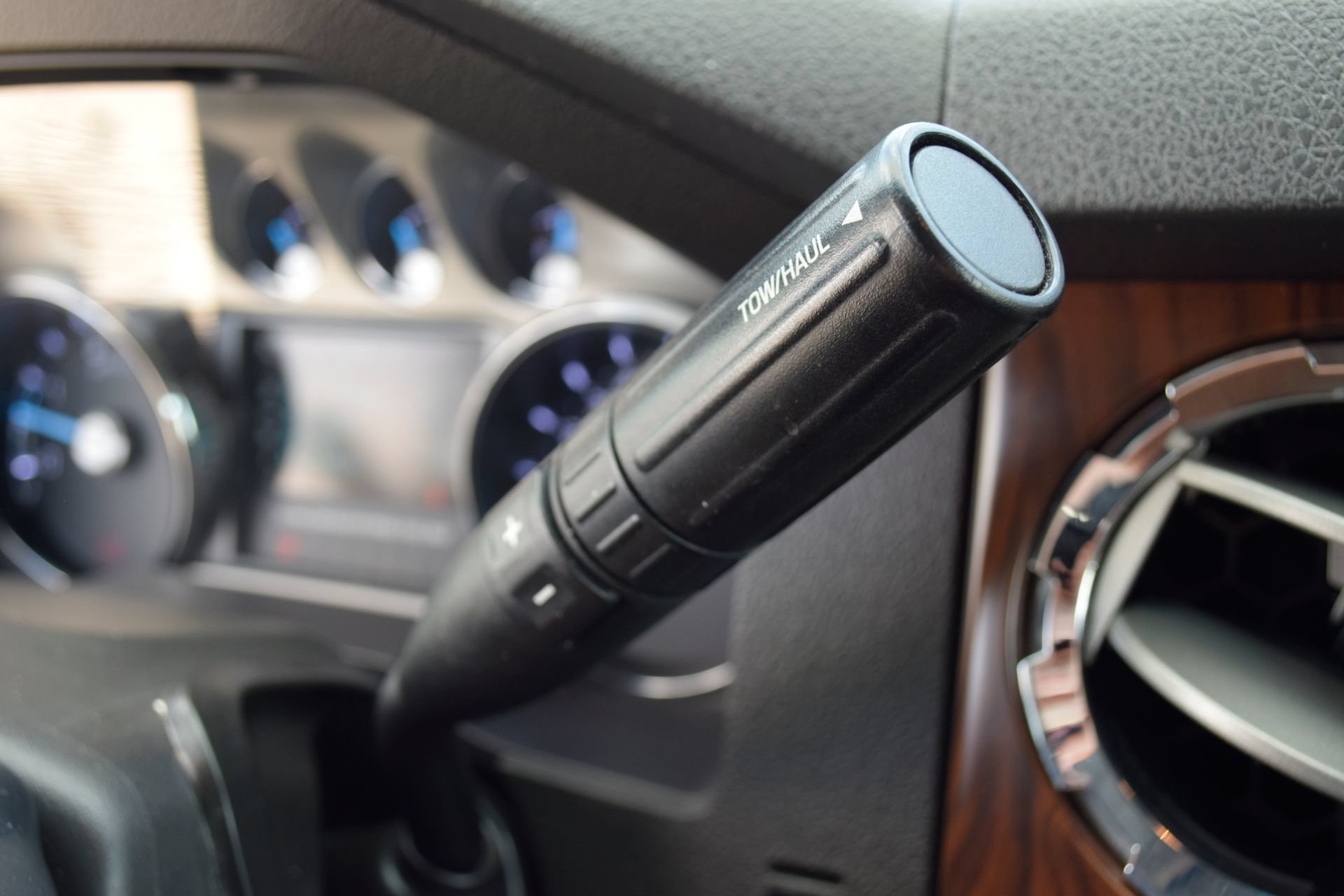 Used 2015 Ford F350 Lariat w/ Lariat Ultimate Package AWD/4WD image 10