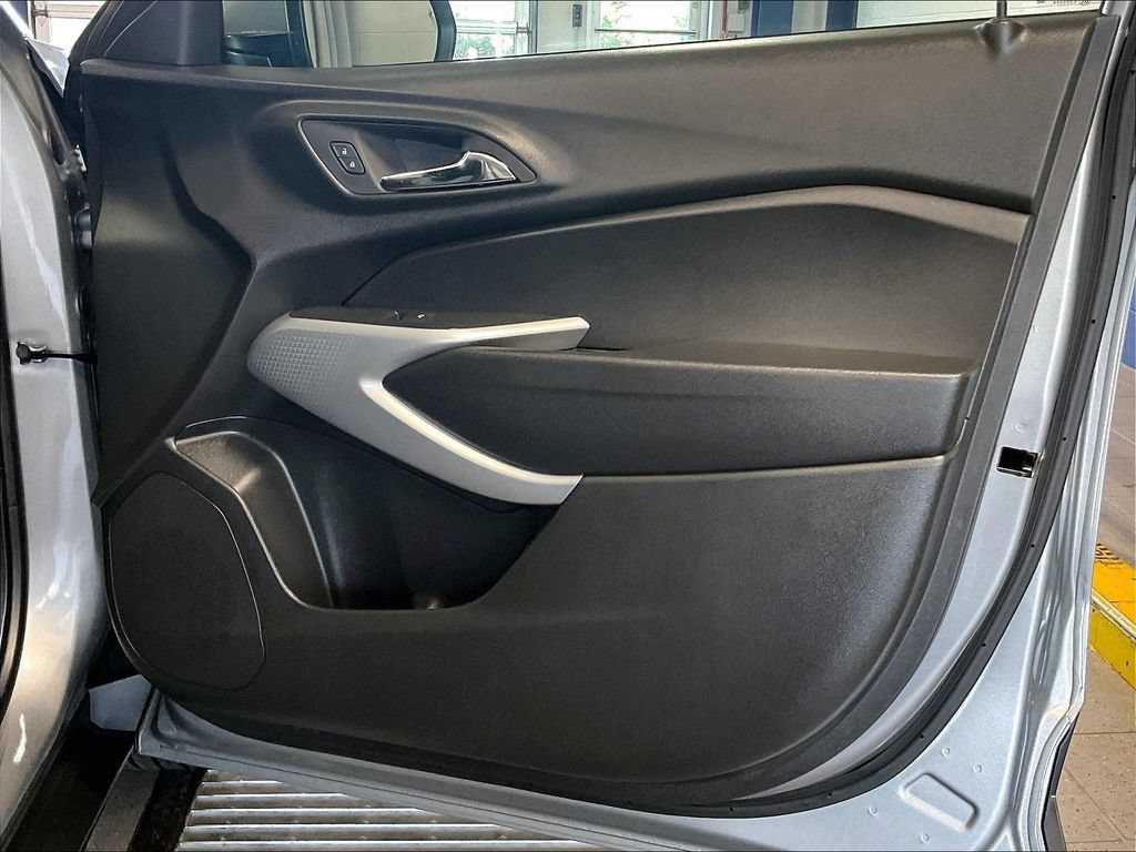 Used 2024 Chevrolet Trax LS w/ LS Convenience Package FWD image 12