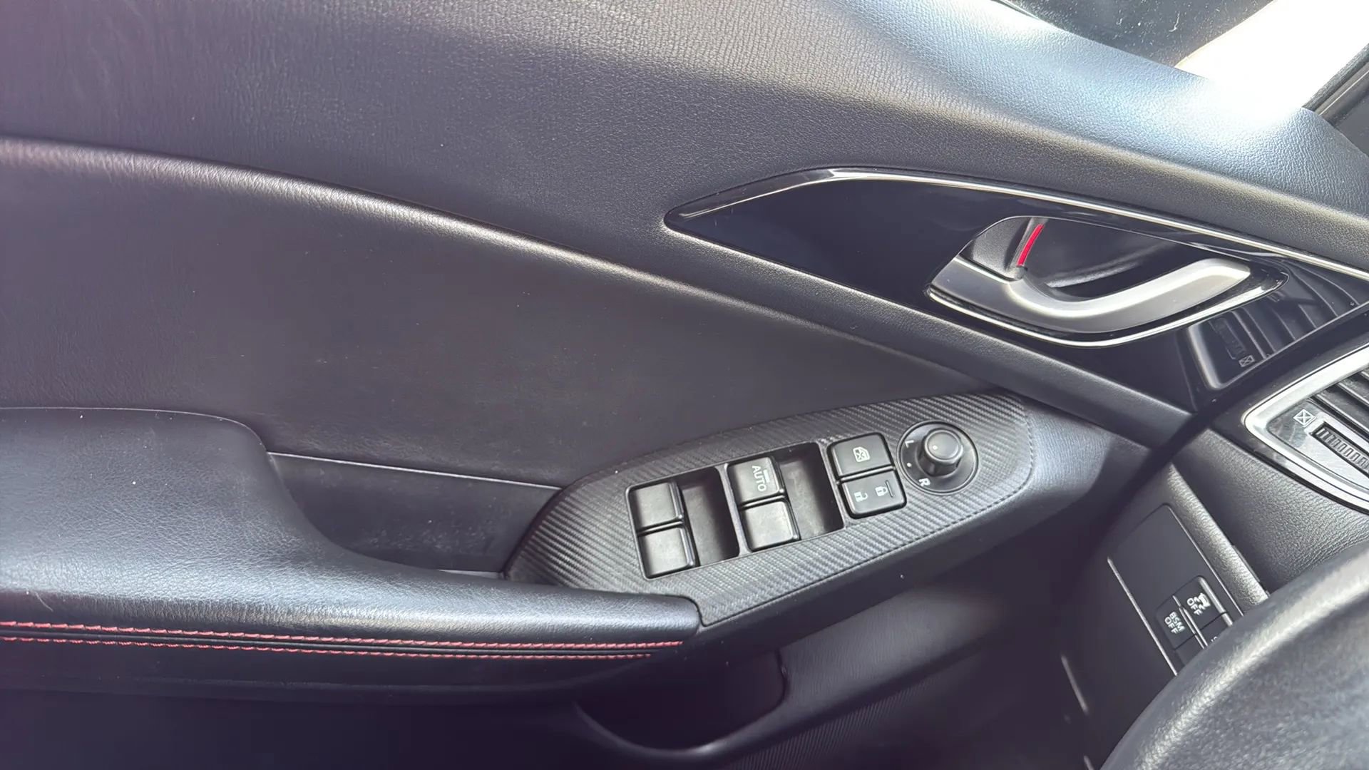 Used 2015 MAZDA MAZDA3 i Grand Touring image 21