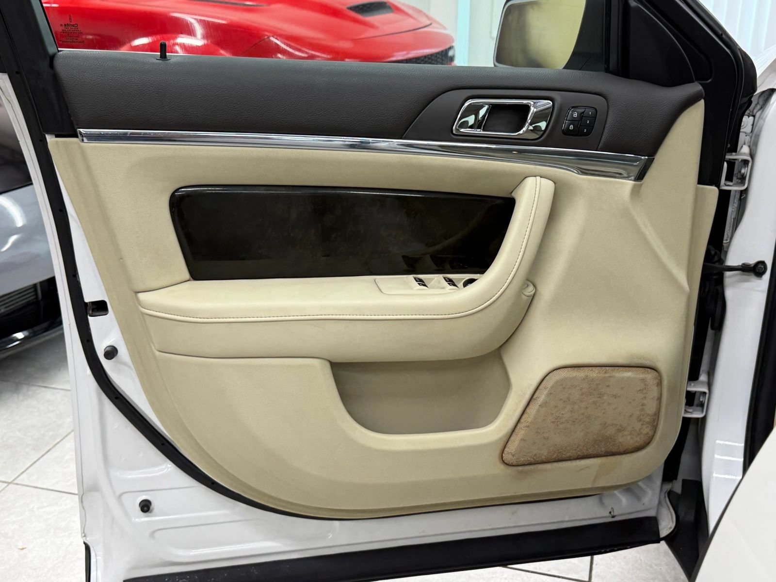 Used 2013 Lincoln MKS AWD image 15