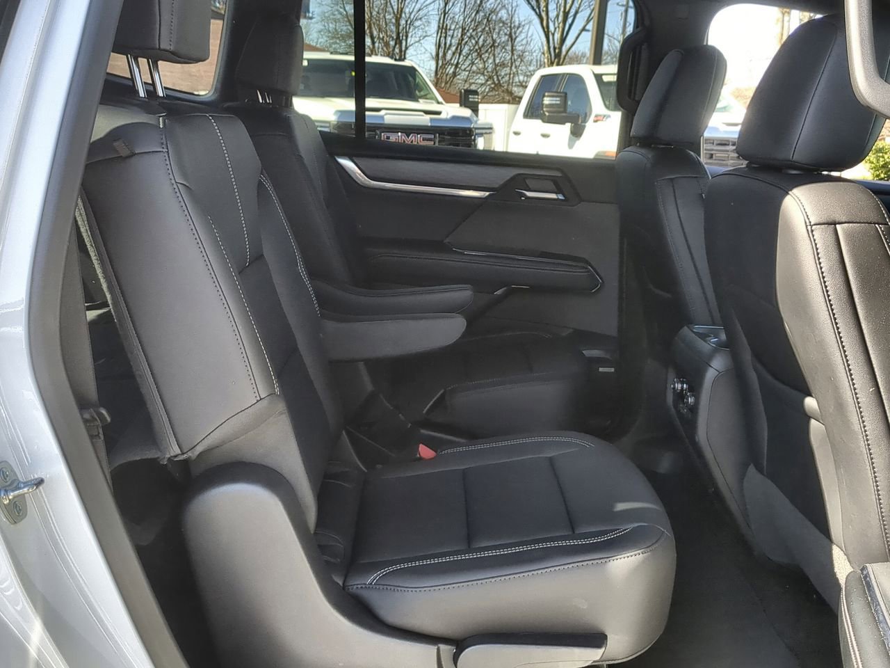 Used 2025 GMC Acadia Elevation w/ Elevation Premium Package image 27