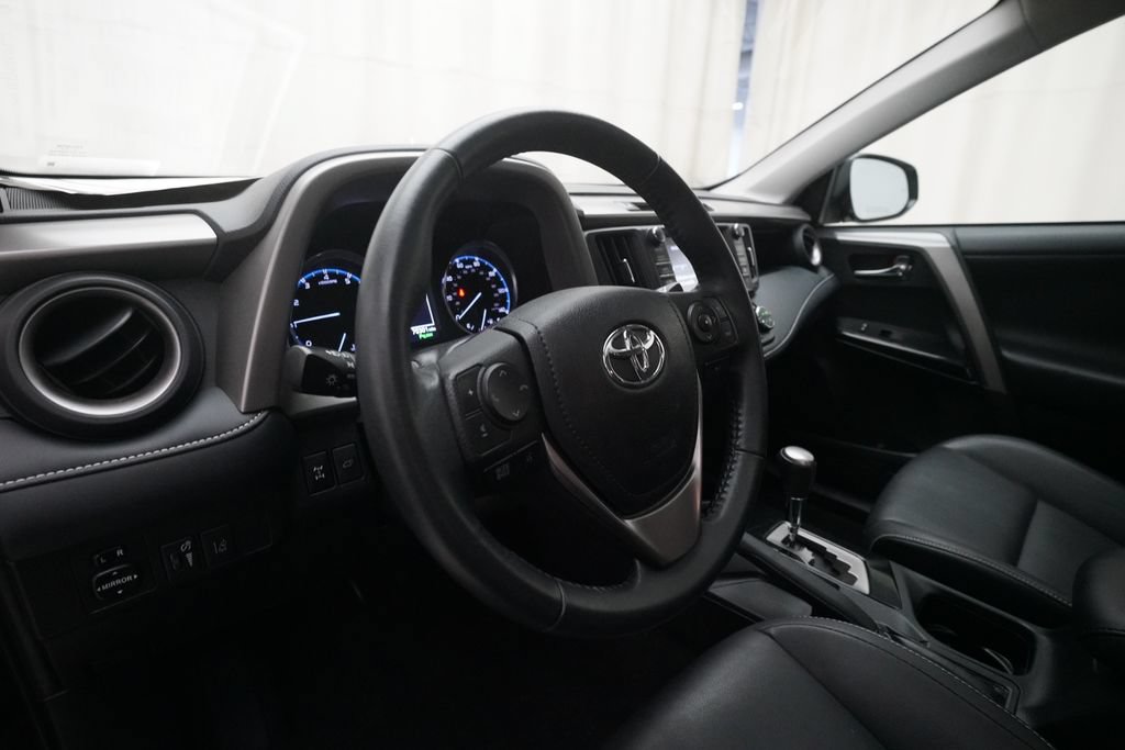 Used 2018 Toyota RAV4 Limited w/ Advanced Technology Package AWD/4WD image 8