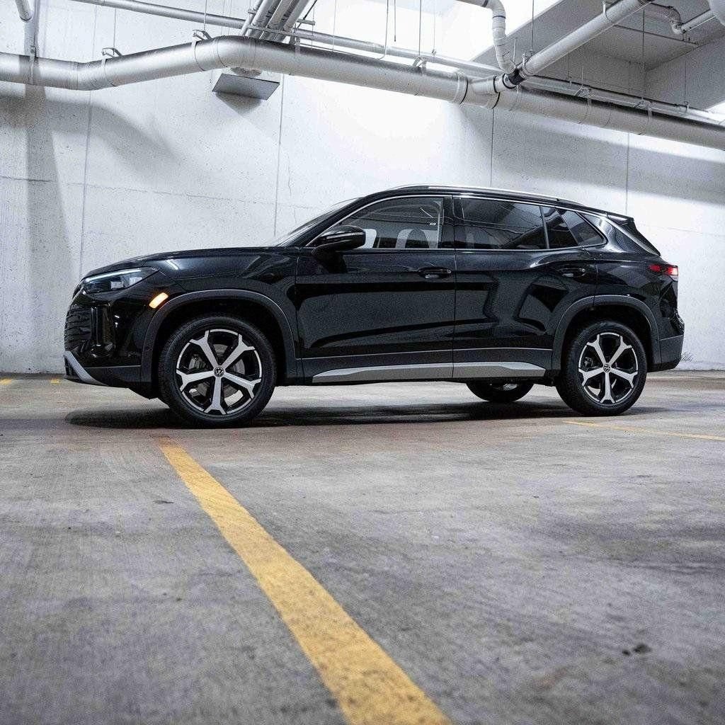 New 2026 Volkswagen Tiguan SE FWD image 3