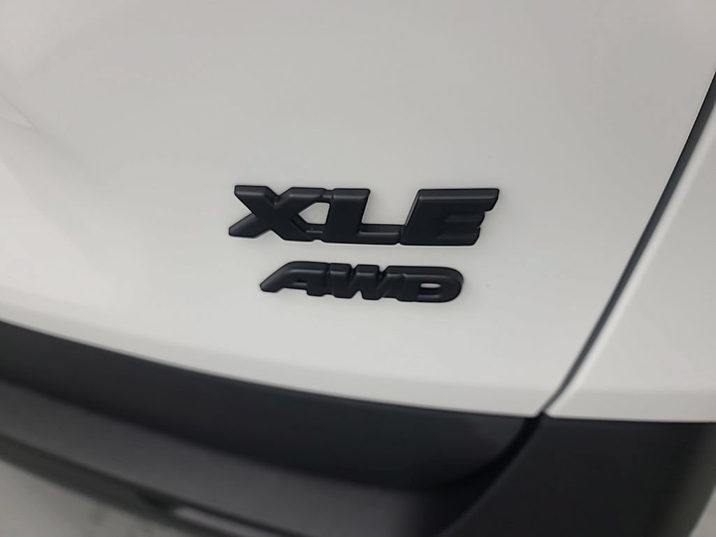 Used 2023 Toyota RAV4 XLE AWD/4WD image 13