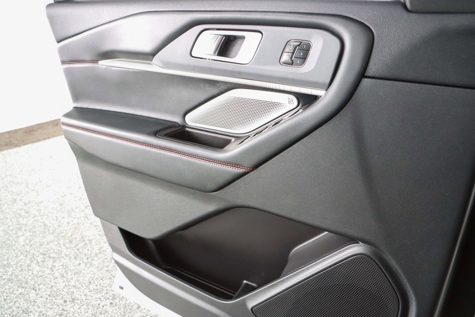 Used 2025 Ford Explorer ST AWD/4WD image 22