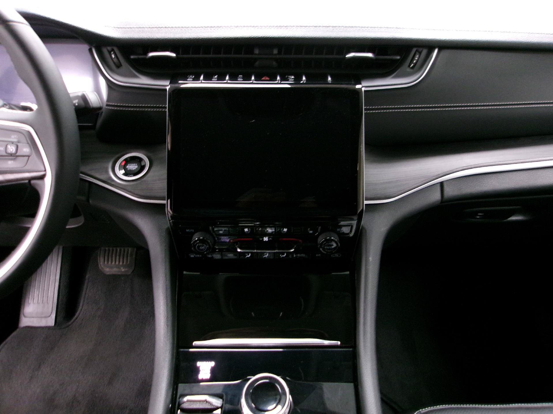 Used 2023 Jeep Grand Cherokee Limited w/ Luxury Tech Group II AWD/4WD image 11