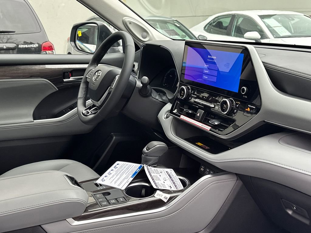 New 2026 Toyota Highlander Platinum image 15