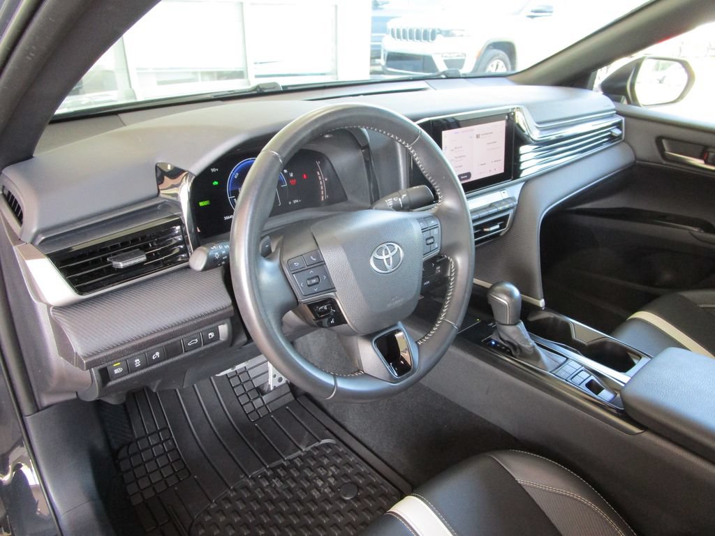 Used 2025 Toyota Camry SE FWD image 23