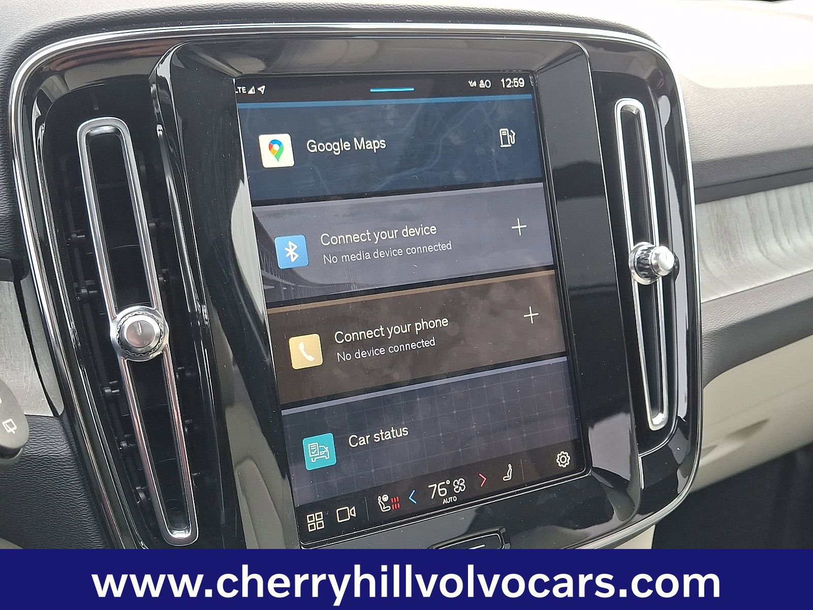 Certified 2025 Volvo XC40 B5 Ultra w/ Climate Package image 18