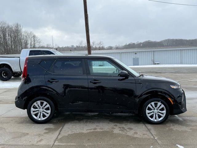 Used 2022 Kia Soul LX image 16