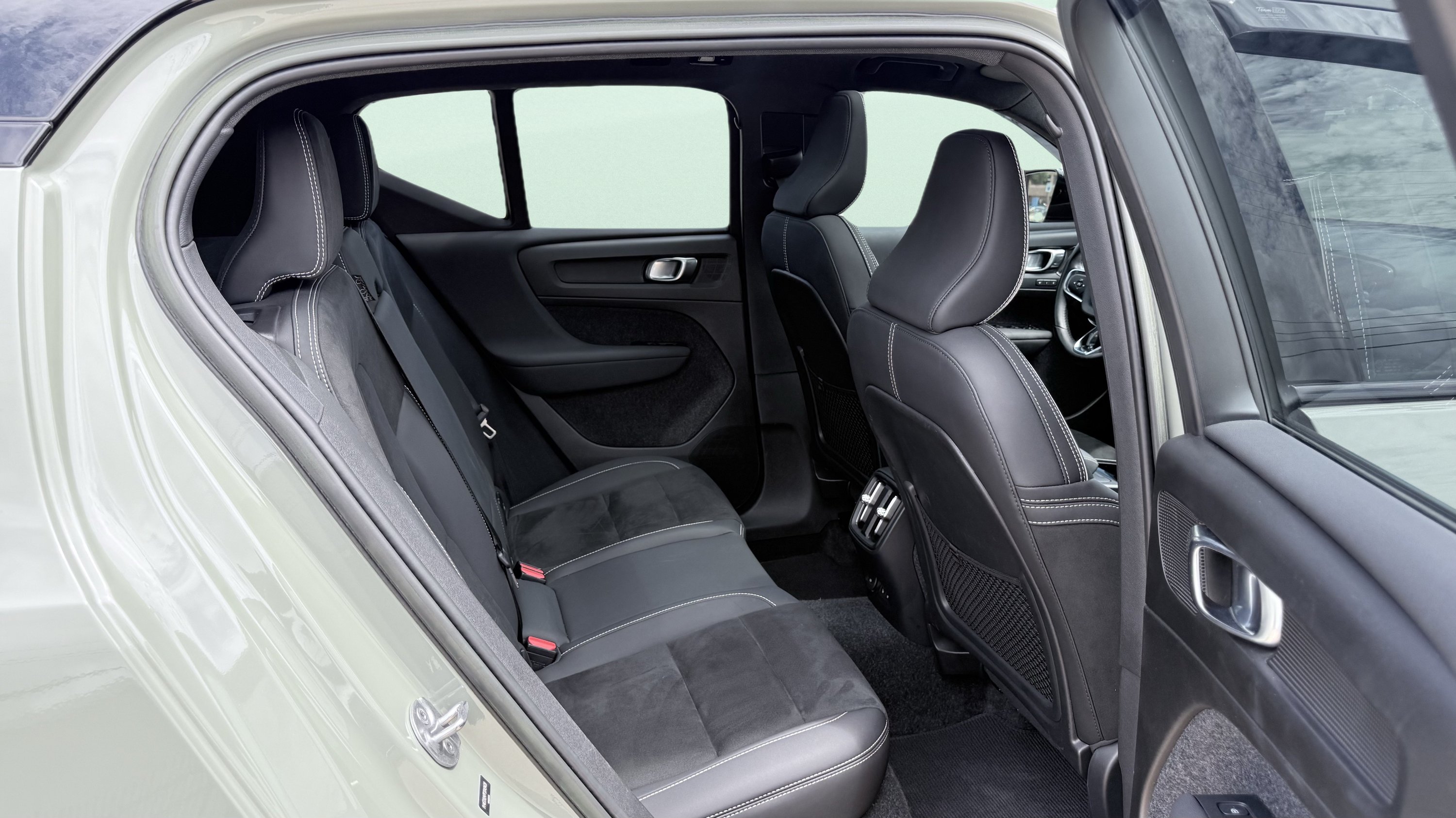 Used 2023 Volvo XC40 Recharge Ultimate AWD/4WD image 37
