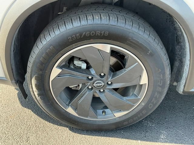 Used 2025 Nissan Rogue SV FWD image 12