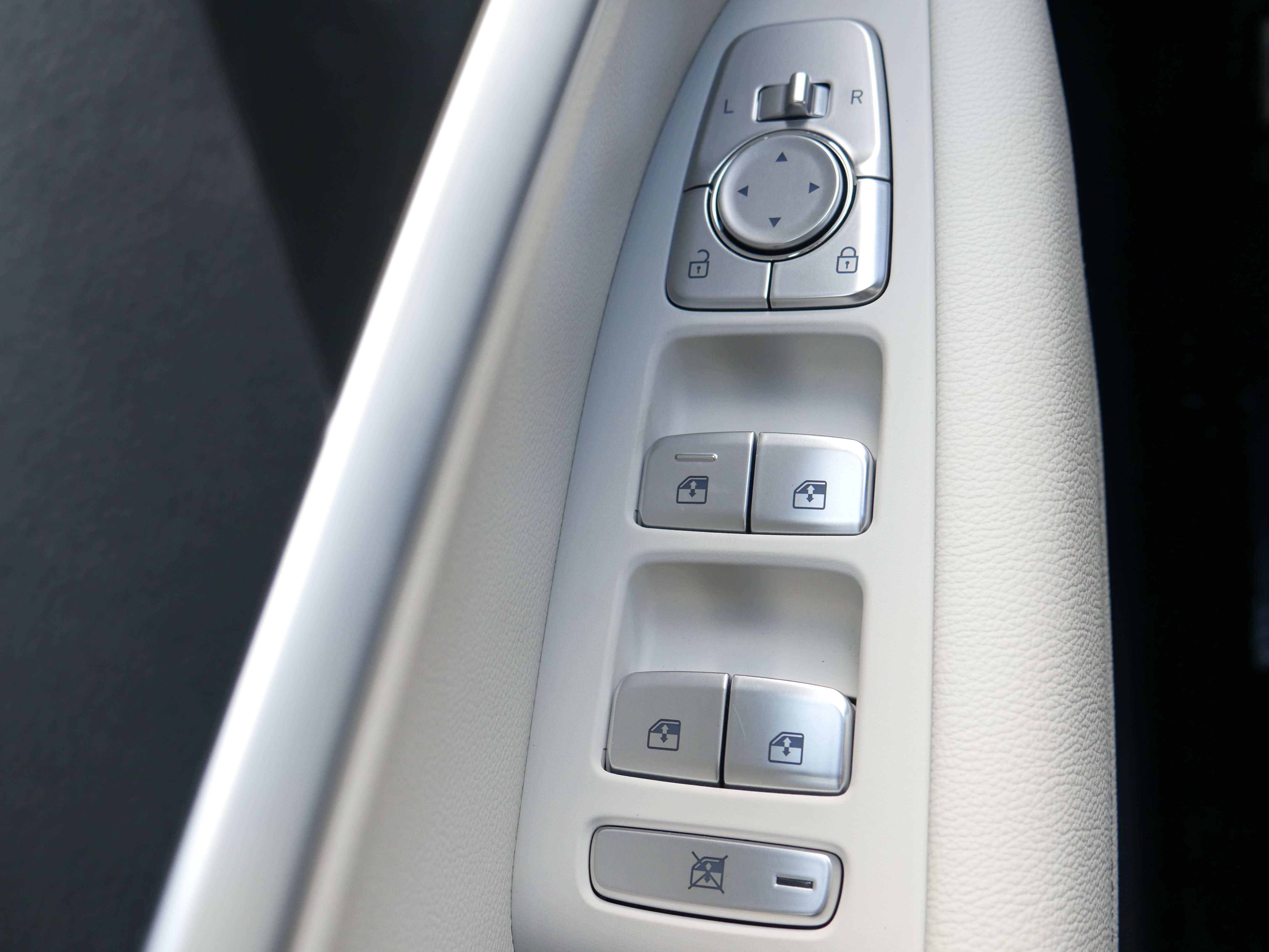 Used 2025 Genesis G70 2.5T image 27