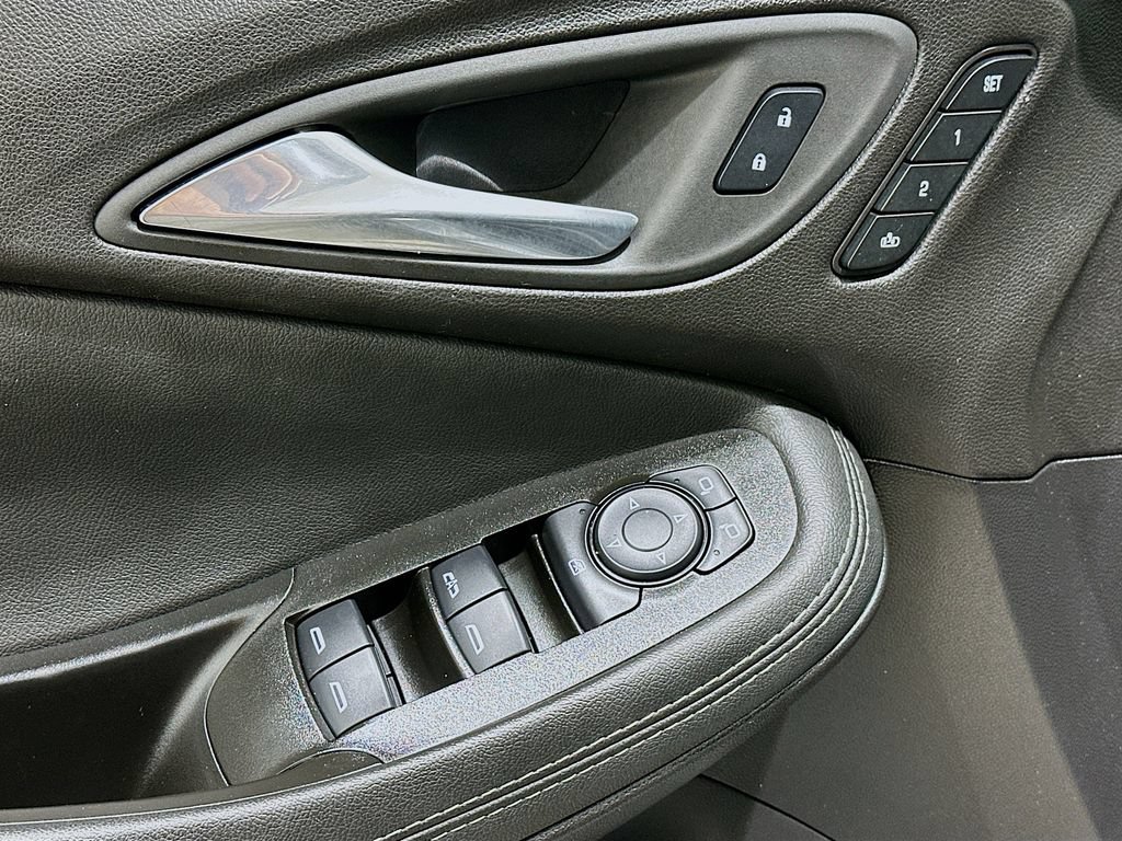 Used 2022 Buick Encore GX Essence FWD image 19